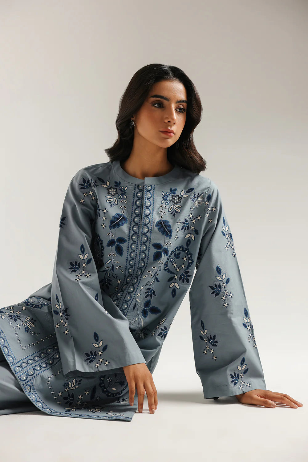 EMBROIDERED SUIT