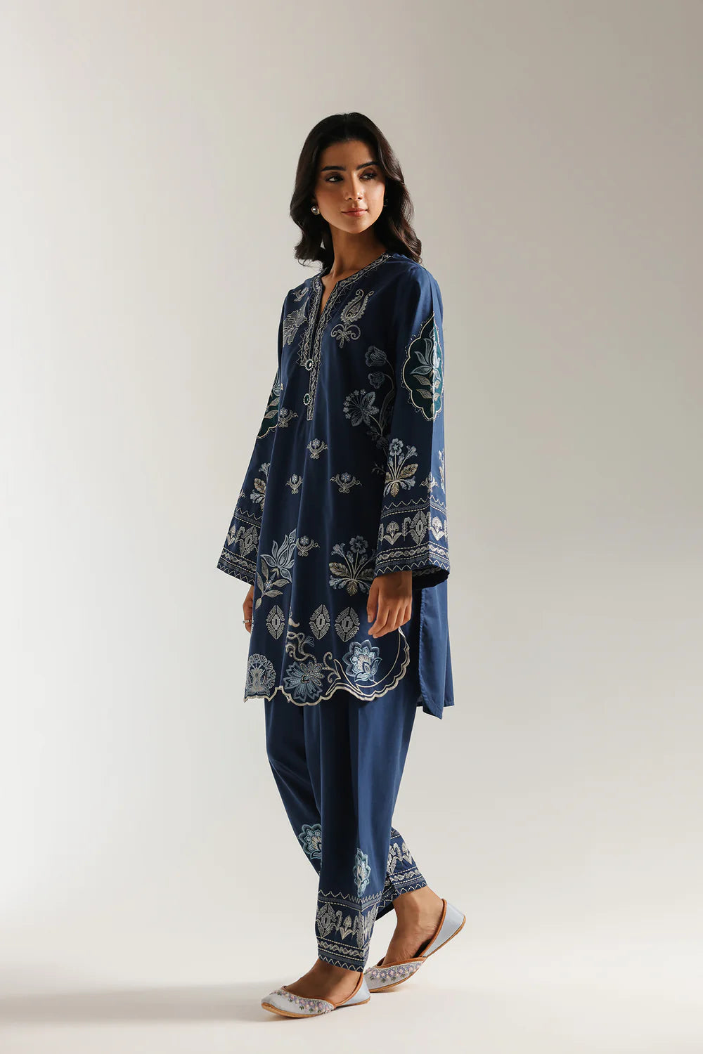 EMBROIDERED SUIT